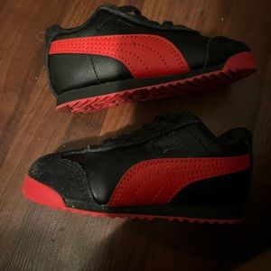 Puma red/black sneakers